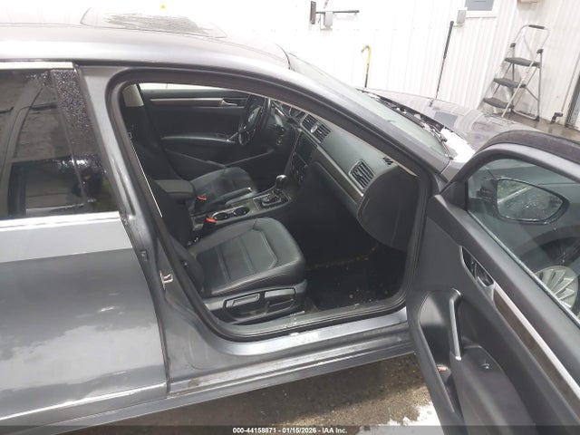 1VWBT7A37GC027784 Volkswagen Passat 1.8t Se
