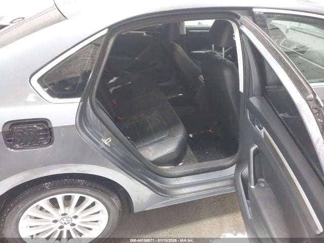 1VWBT7A37GC027784 Volkswagen Passat 1.8t Se