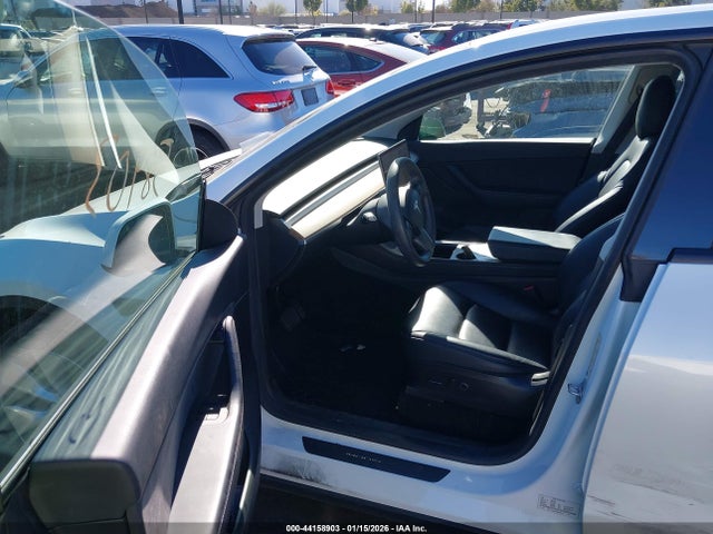 2021 TESLA MODEL Y 5YJYGDEE3MF240709 Photo 4
