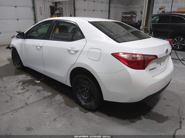Toyota COROLLA LE 2018 2T1BURHE5JC070926 Image 3