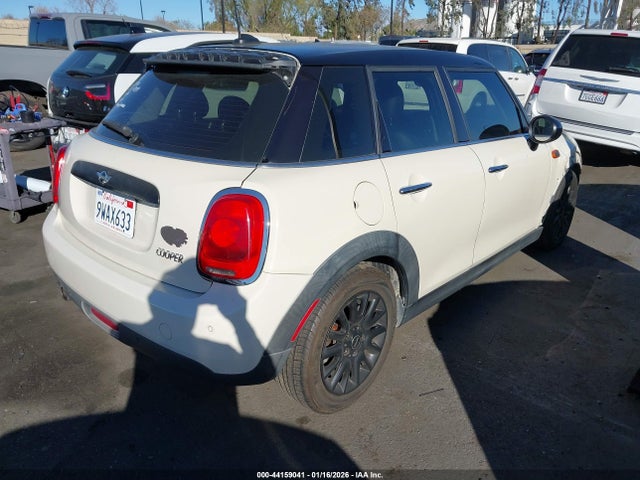 2018 MINI HARDTOP WMWXU1C55J2F79895 Photo 3