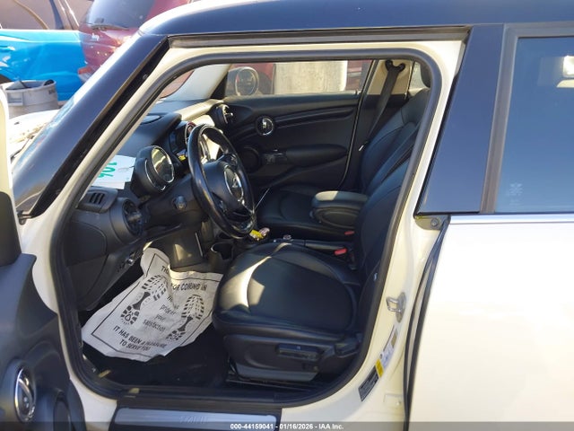 2018 MINI HARDTOP WMWXU1C55J2F79895 Photo 4