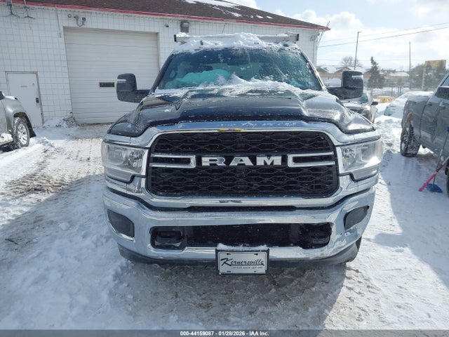 3C6UR5CL1RG327663 RAM 2500 Tradesman 4x4 6&#039;4 Box