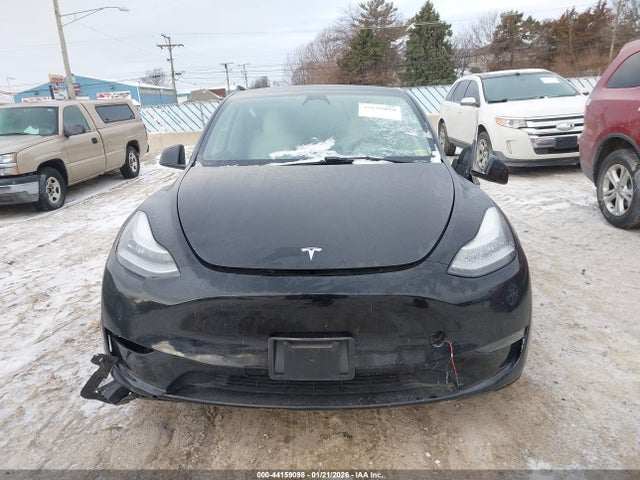 2021 Tesla Model Y Long Range Dual Motor All-wheel Drive მანქანა იყიდება აუქციონზე, vin: 5YJYGDEE3MF116245, აუქციონის ნომერი: 44159098