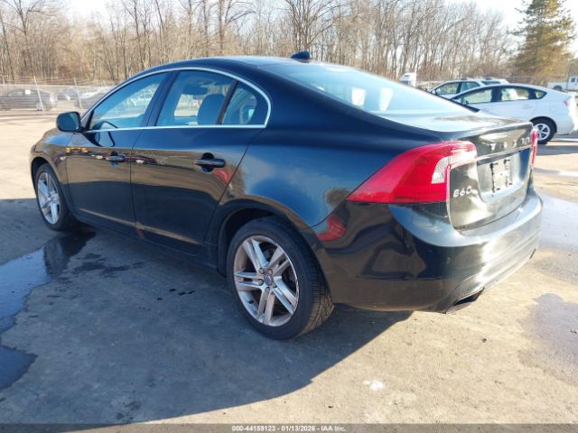 2015 VOLVO S60 YV126MFK5F1361146 Photo 2