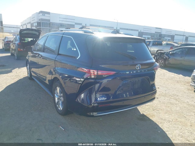 2021 TOYOTA SIENNA 5TDZRKEC9MS068361 Photo 2