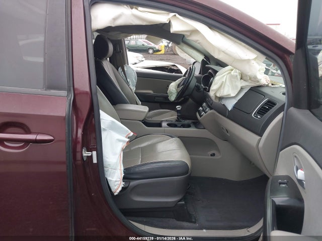 KIA SEDONA LX 2017 KNDMB5C19H6247636 Image 5