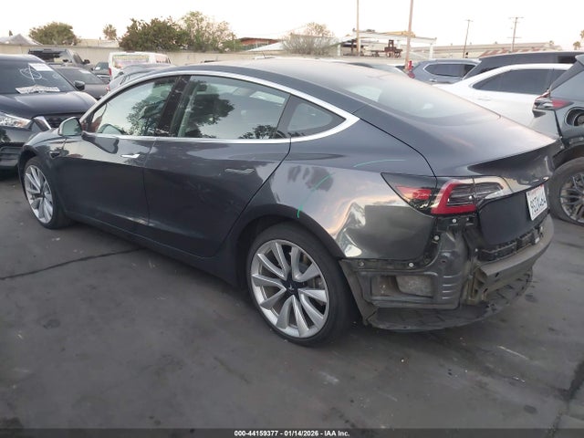 2018 TESLA MODEL 3 5YJ3E1EB6JF068773 Photo 2