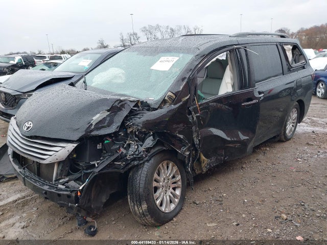 5TDYK3DC7GS708255 Toyota Sienna Xle 8 Passenger