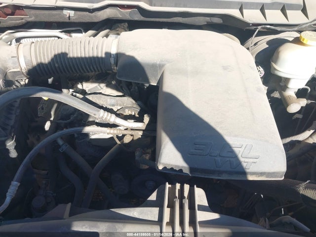 1C6RR7GG2HS753612 RAM 1500 Slt 4x4 6&#039;4 Box