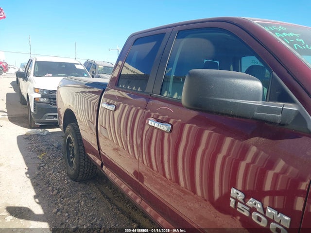 1C6RR7GG2HS753612 RAM 1500 Slt 4x4 6&#039;4 Box