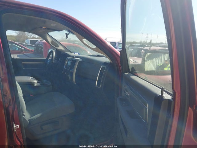 1C6RR7GG2HS753612 RAM 1500 Slt 4x4 6&#039;4 Box