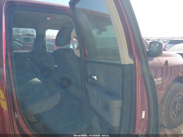 1C6RR7GG2HS753612 RAM 1500 Slt 4x4 6&#039;4 Box