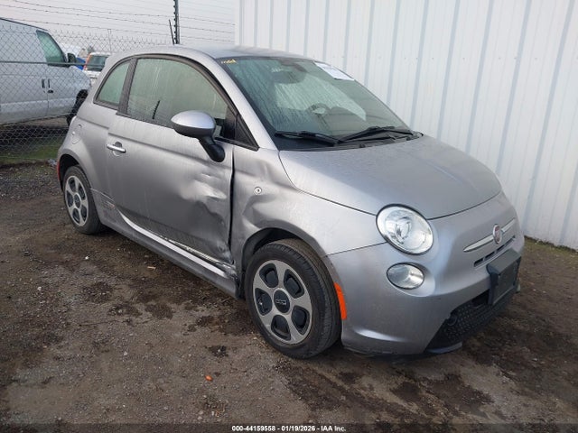 2018 FIAT 500E 3C3CFFGE3JT377544 Photo 0