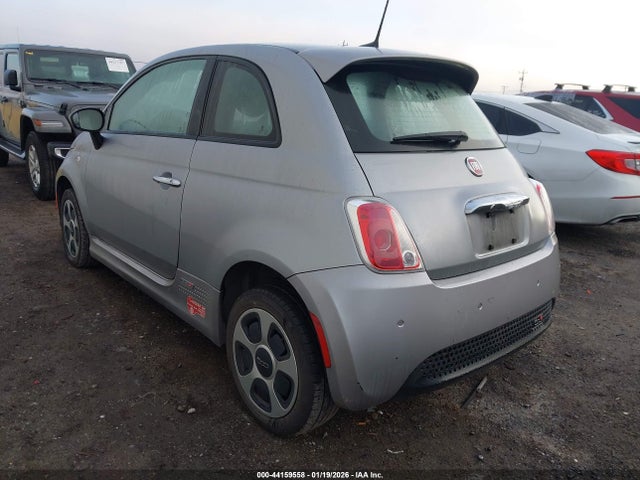 2018 FIAT 500E 3C3CFFGE3JT377544 Photo 2