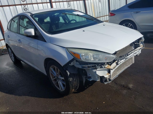 Ford FOCUS SE 2015 1FADP3K28FL202661 главное изображение