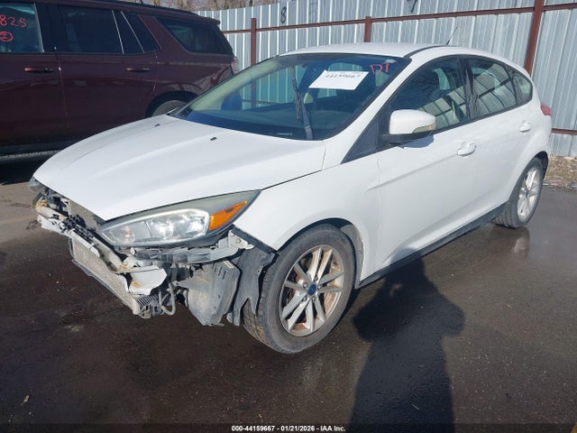 Ford FOCUS SE 2015 1FADP3K28FL202661 Image 2