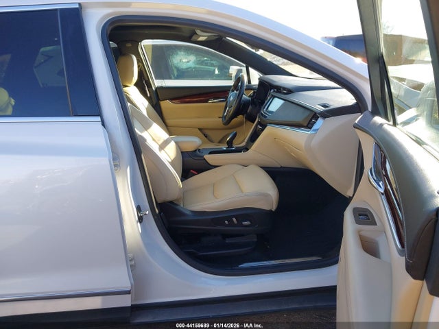 2017 CADILLAC XT5 1GYKNDRS1HZ130179 Photo 4