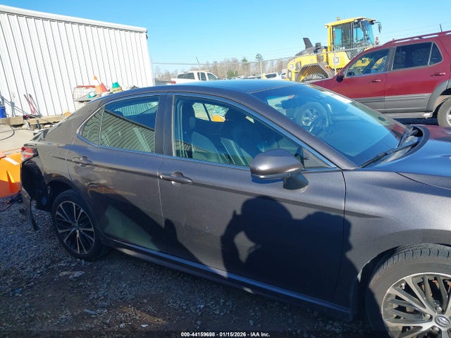 4T1B11HK4JU147817 Toyota CAMRY SE