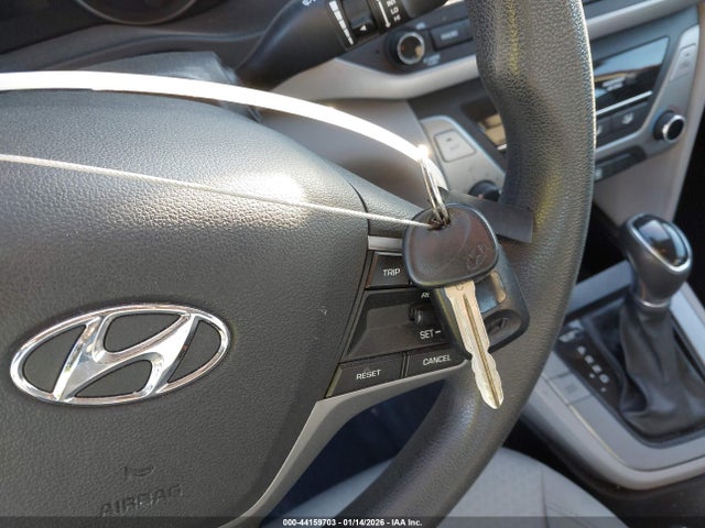 2017 HYUNDAI ELANTRA 5NPD84LF4HH003984 Photo 10