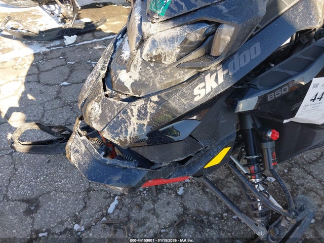 Skidoo Renegade Adrenaline 2023 YH2SULPW6PR000257 Image 12