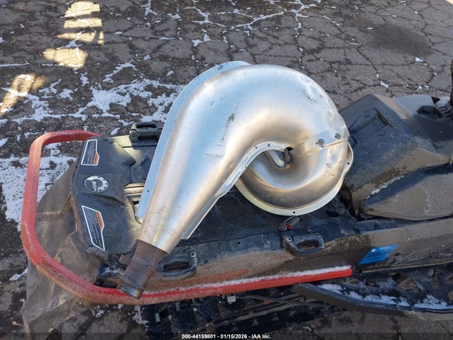 Skidoo Renegade Adrenaline 2023 YH2SULPW6PR000257 Image 13