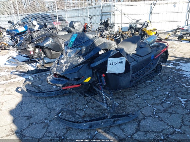 Skidoo Renegade Adrenaline 2023 YH2SULPW6PR000257 Image 2