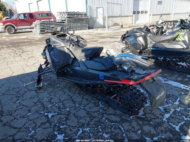 Skidoo Renegade Adrenaline 2023 YH2SULPW6PR000257 Image 3