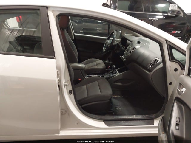KIA FORTE LX 2017 3KPFK4A79HE045660 Image 5
