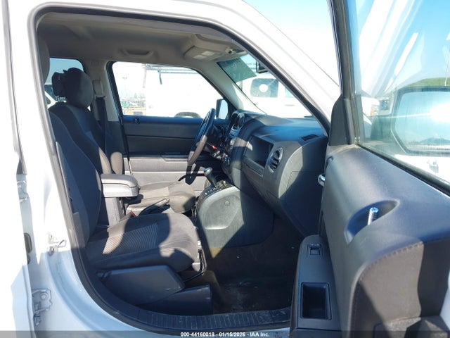 Jeep Patriot Latitude 2016 1C4NJPFA8GD795992 Image 5