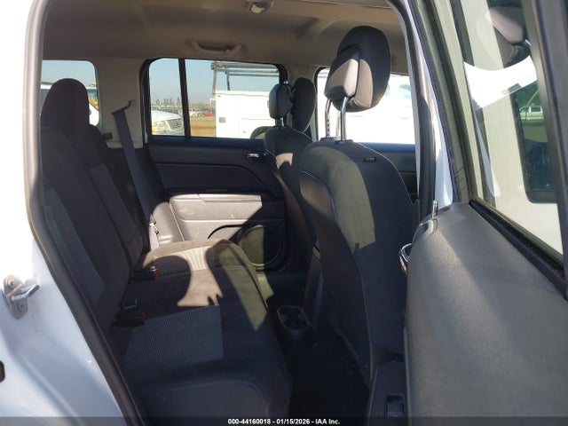 Jeep Patriot Latitude 2016 1C4NJPFA8GD795992 Image 8