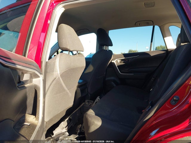2T3H1RFV1MW140132 Toyota RAV4 LE
