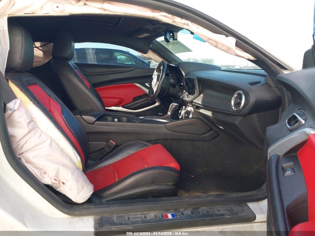 2018 CHEVROLET CAMARO 1G1FD1RSXJ0156744 Photo 4