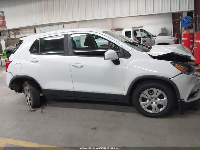 3GNCJKSB0KL116316 Chevrolet TRAX LS