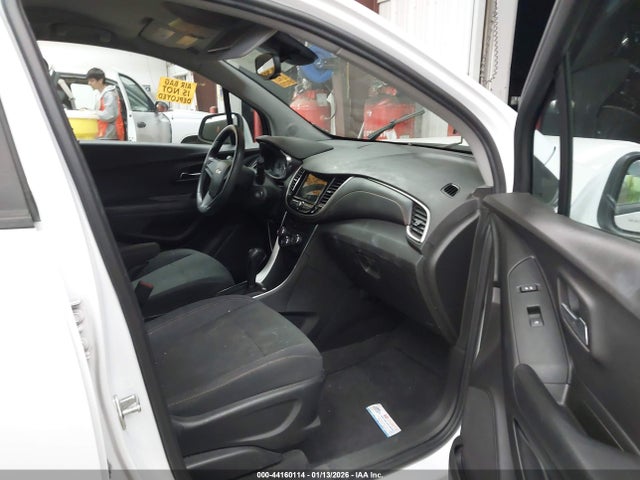 3GNCJKSB0KL116316 Chevrolet TRAX LS