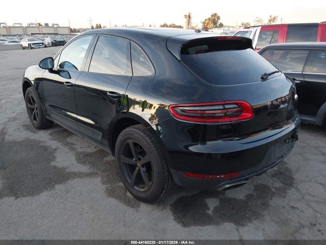 2018 PORSCHE MACAN WP1AA2A50JLB00606 Photo 2
