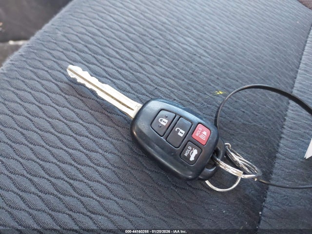 2T1BURHE8JC020618 Toyota COROLLA LE