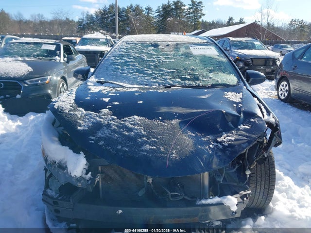 2T1BURHE8JC020618 Toyota COROLLA LE