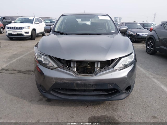 JN1BJ1CP9JW195134 Nissan Rogue Sport S