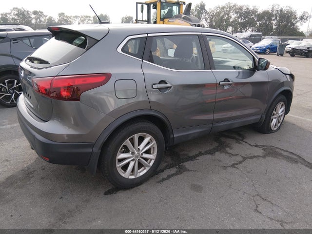 JN1BJ1CP9JW195134 Nissan Rogue Sport S