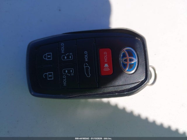 Toyota Sienna Platinum 2023 5TDERKEC8PS170771 Image 11