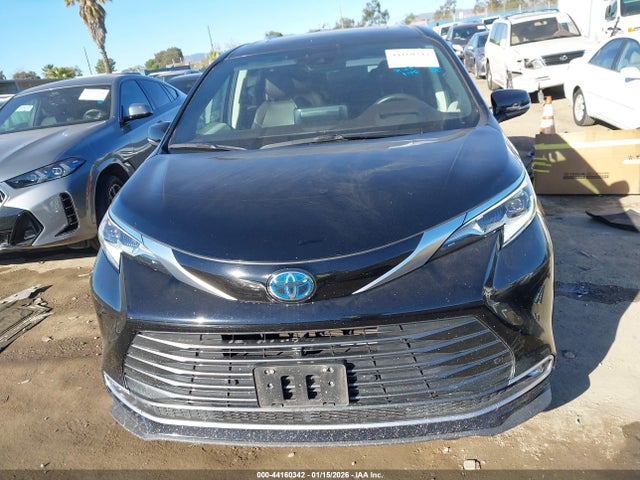 Toyota Sienna Platinum 2023 5TDERKEC8PS170771 Image 12