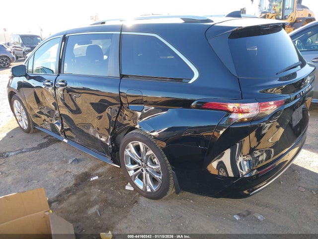 Toyota Sienna Platinum 2023 5TDERKEC8PS170771 Image 3