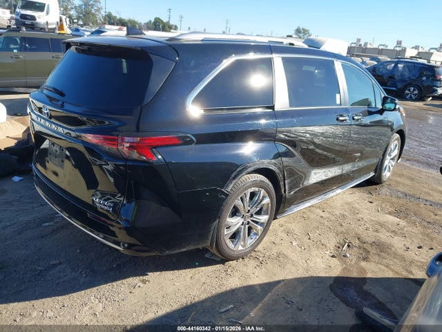 Toyota Sienna Platinum 2023 5TDERKEC8PS170771 Image 4