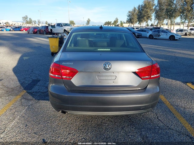 Volkswagen Passat 1.8t Wolfsburg Edition 2014 1VWAT7A35EC044821 Image 17