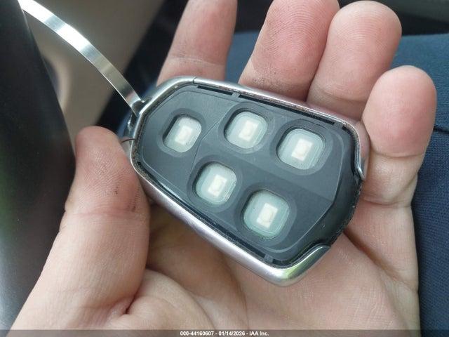 2017 CADILLAC XT5 1GYKNCRS2HZ133571 Photo 10