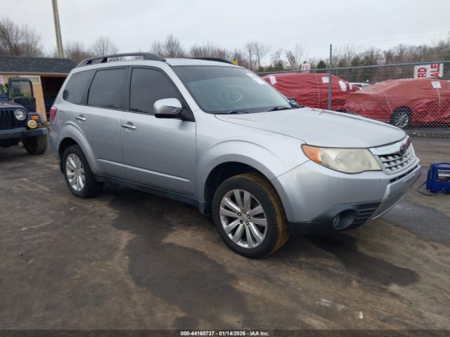2013 SUBARU FORESTER JF2SHAEC2DH437694 Photo 2