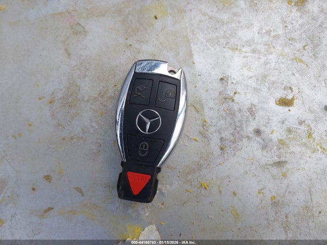 2015 Mercedes-benz C 300 4matic მანქანა იყიდება აუქციონზე, vin: 55SWF4KB8FU009052, აუქციონის ნომერი: 44160793