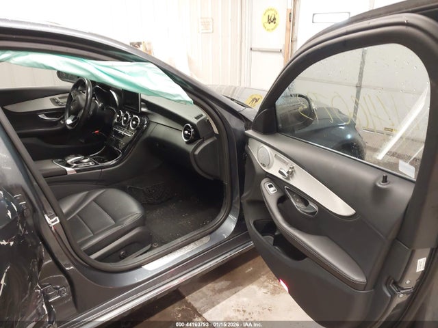 2015 Mercedes-benz C 300 4matic მანქანა იყიდება აუქციონზე, vin: 55SWF4KB8FU009052, აუქციონის ნომერი: 44160793
