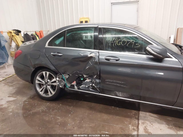 2015 Mercedes-benz C 300 4matic მანქანა იყიდება აუქციონზე, vin: 55SWF4KB8FU009052, აუქციონის ნომერი: 44160793